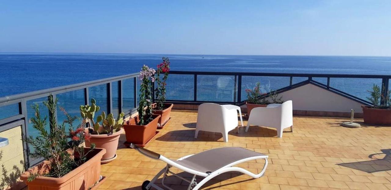Il Cantone Del Faro Giardini-Naxos Extérieur photo